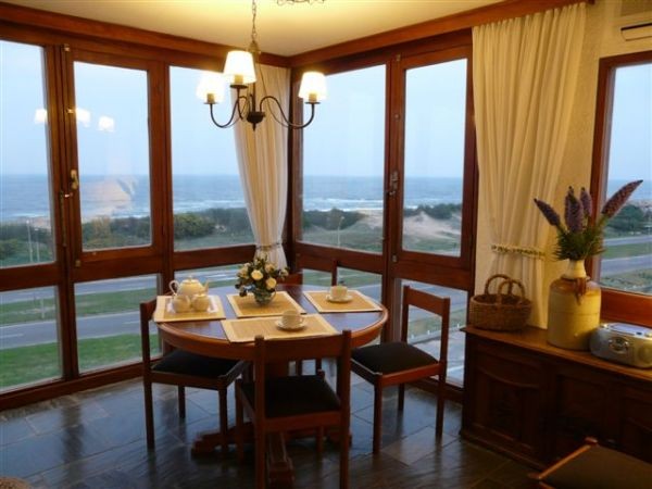 Departamento en alquiler sobre primera linea en Punta Del Este