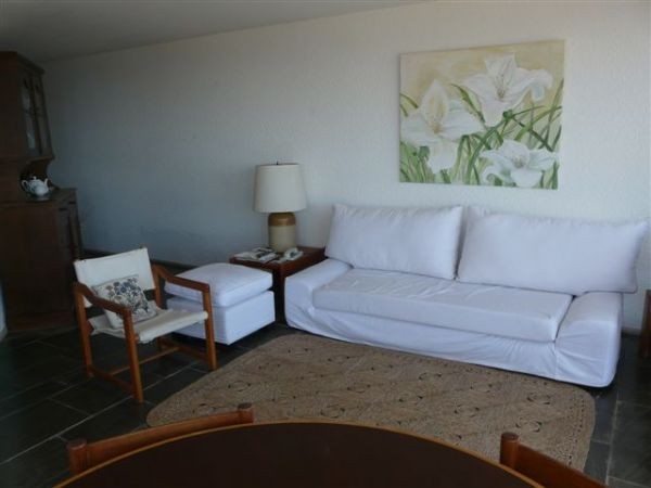 Departamento en alquiler sobre primera linea en Punta Del Este