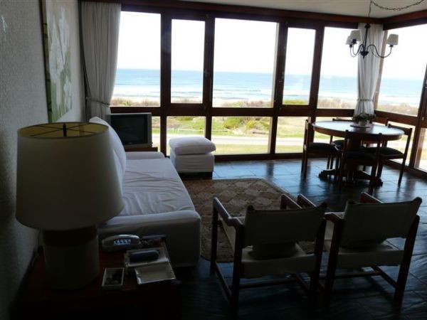 Departamento en alquiler sobre primera linea en Punta Del Este