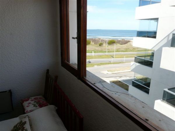 Departamento en alquiler sobre primera linea en Punta Del Este