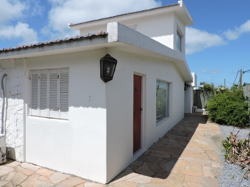 simpatica casa en alquiler de la ruta al mar a una cuadra de Montoya