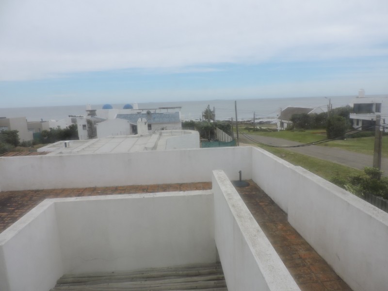 simpatica casa en alquiler de la ruta al mar a una cuadra de Montoya