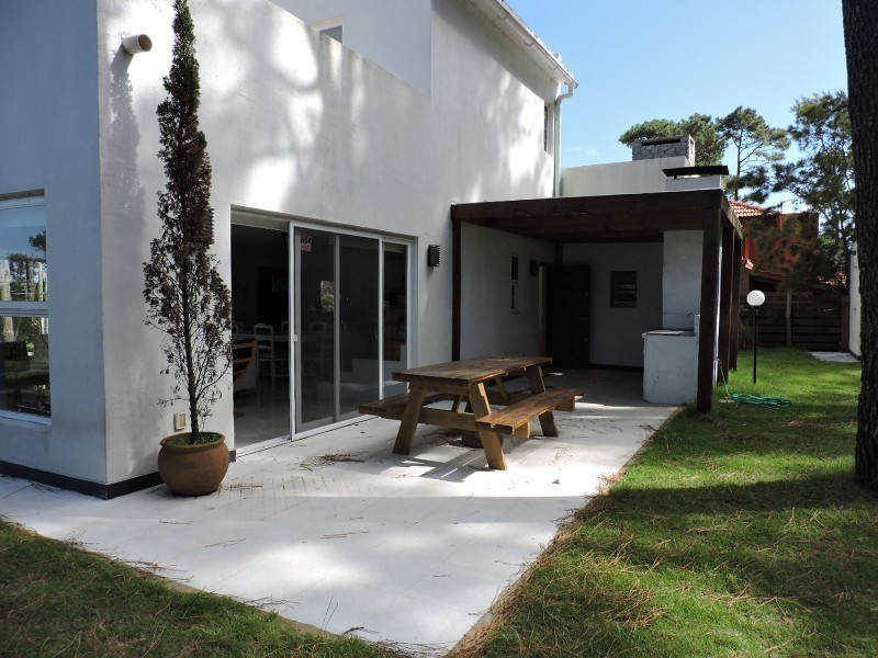 Casa moderna en alquiler en Montoya 