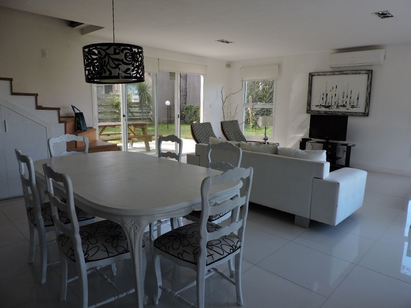 Casa moderna en alquiler en Montoya 