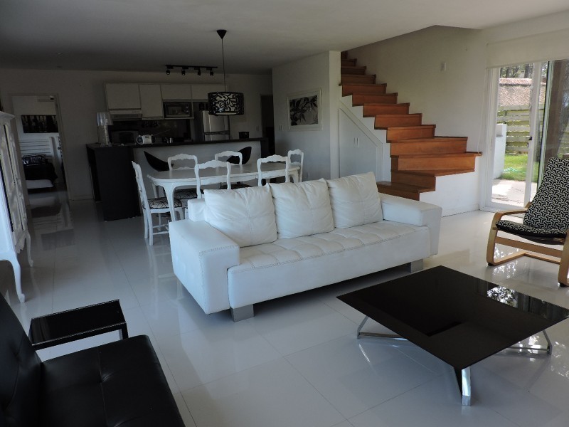 Casa moderna en alquiler en Montoya 