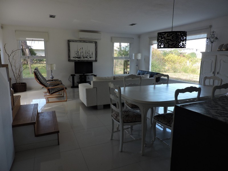 Casa moderna en alquiler en Montoya 
