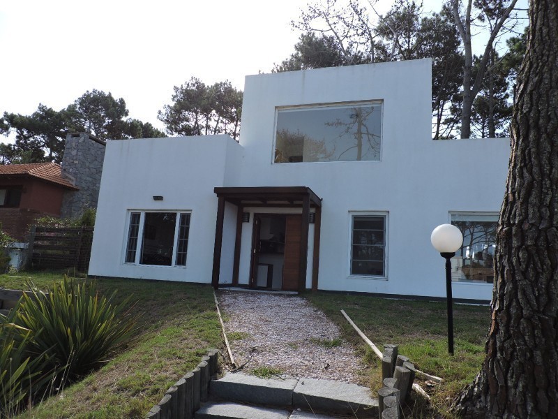 Casa moderna en alquiler en Montoya 