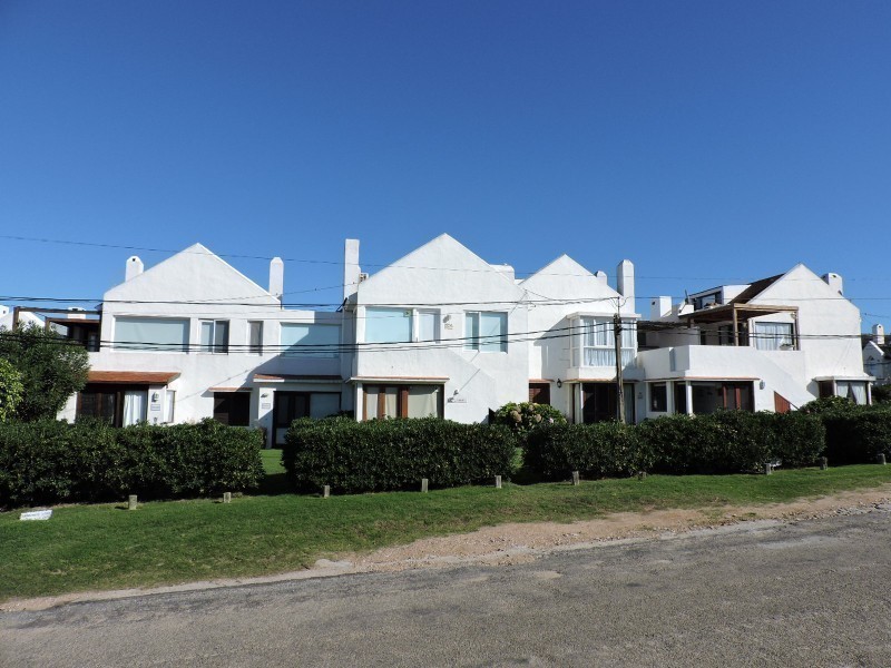 casa en alquiler a metros de la playa Montoya