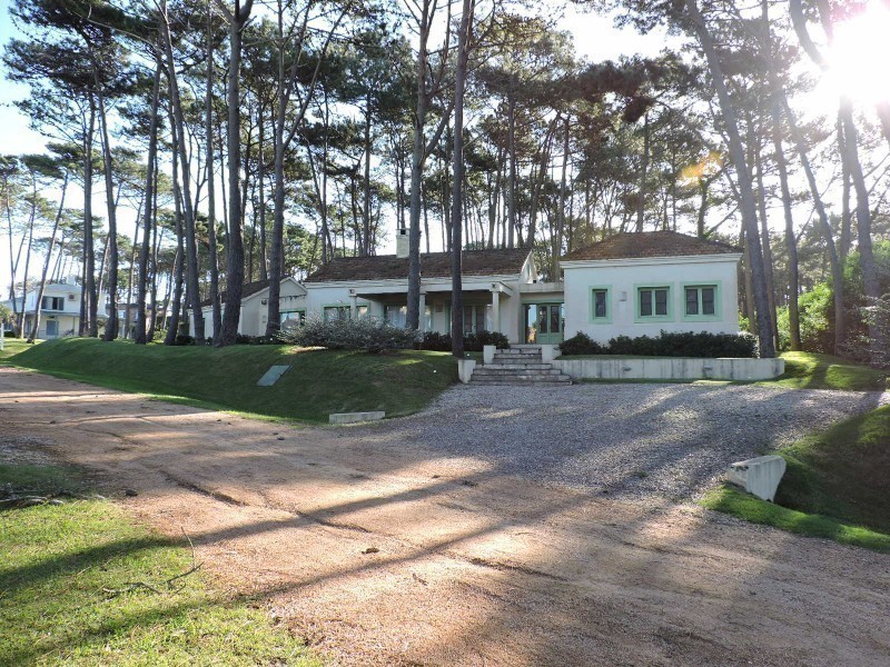Casa de cinco dormitorios en Laguna Blanca