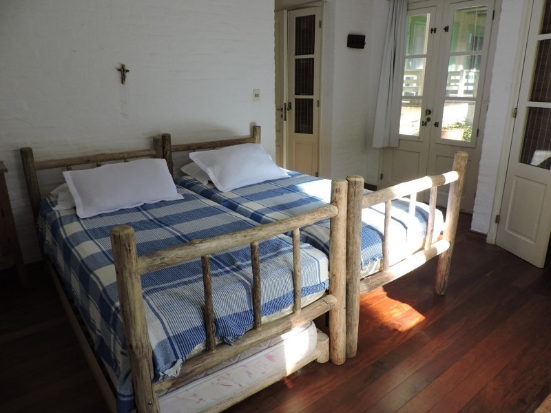 Casa de cinco dormitorios en Laguna Blanca