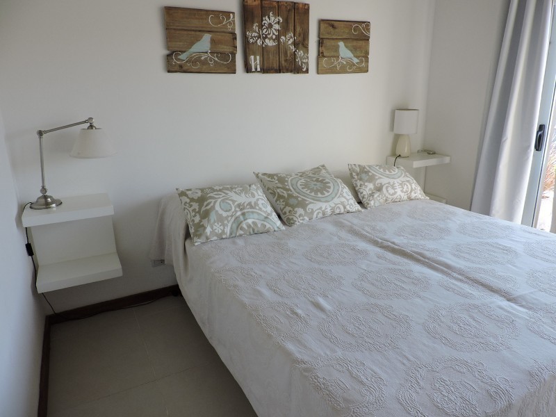 Apartamento en Manantiales a pasitos del mar, ambientes luminosos y frescos.
