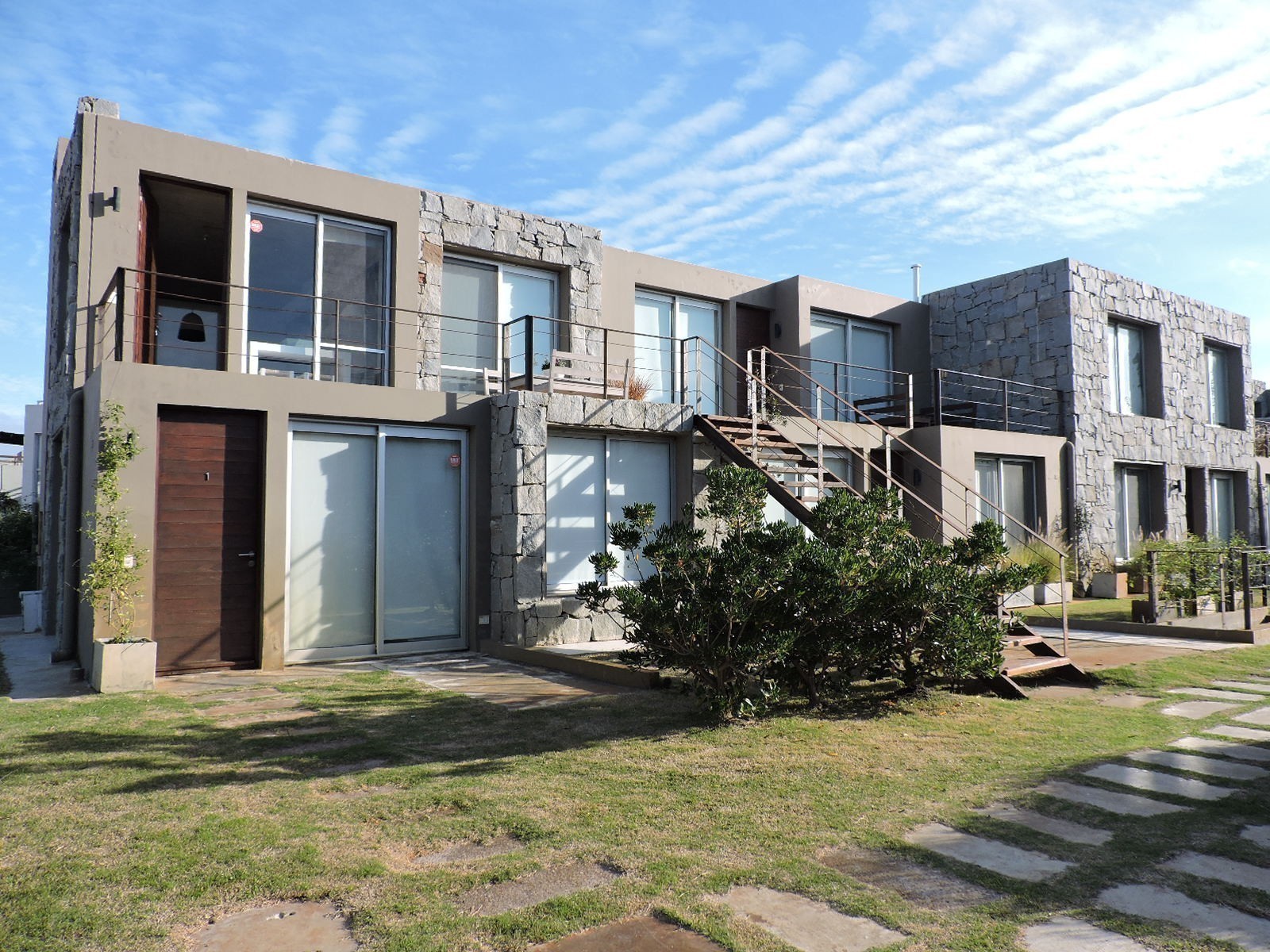 Apartamento en Manantiales a pasitos del mar, ambientes luminosos y frescos.