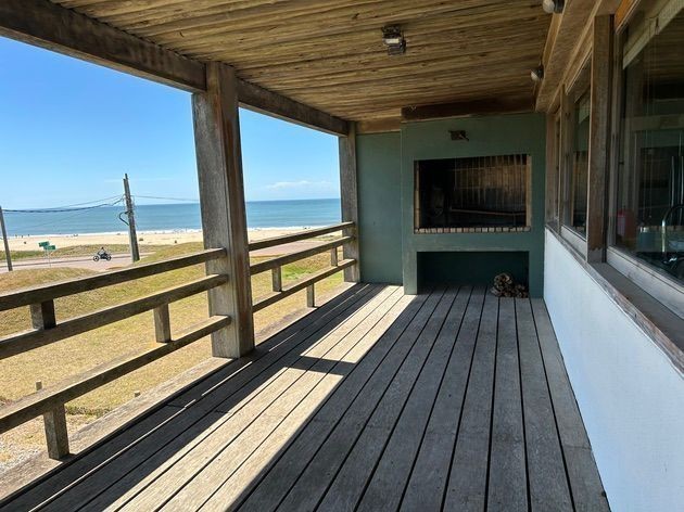 Espectacular casa en alquiler de estilo japonés a metros de la playa, Montoya, La Barra.