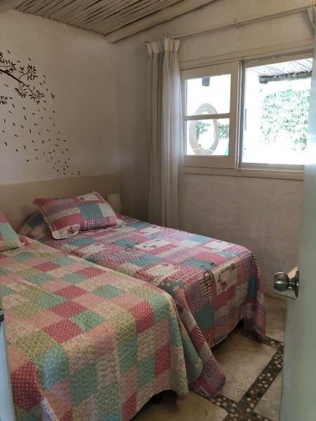 Linda casa con pileta en el pueblo de José Ignacio