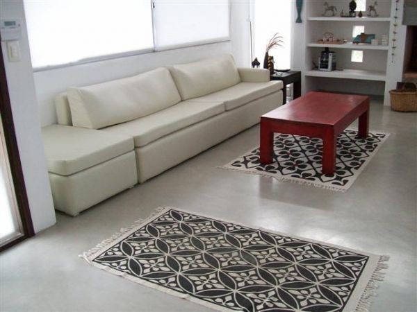 Casa racionalista en alquiler sobre las alturas de Montoya, La Barra