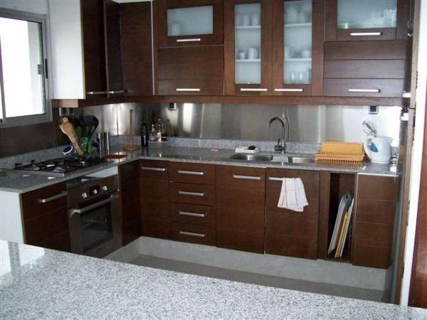 Casa racionalista en alquiler sobre las alturas de Montoya, La Barra