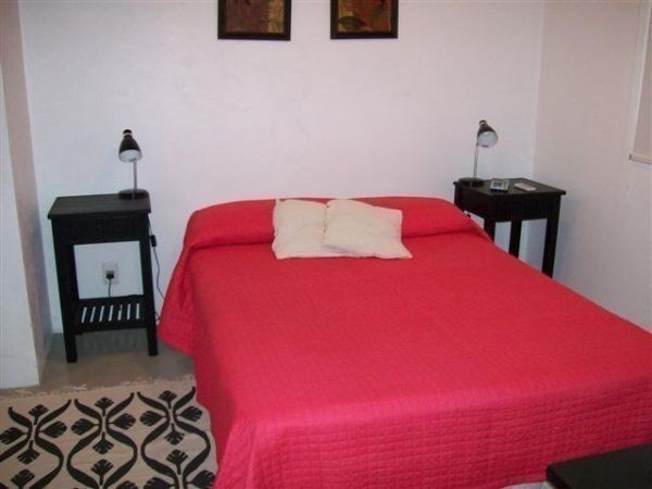 Casa racionalista en alquiler sobre las alturas de Montoya, La Barra