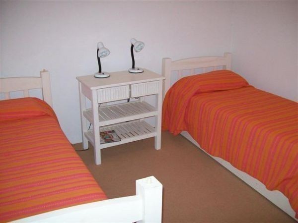 Casa racionalista en alquiler sobre las alturas de Montoya, La Barra