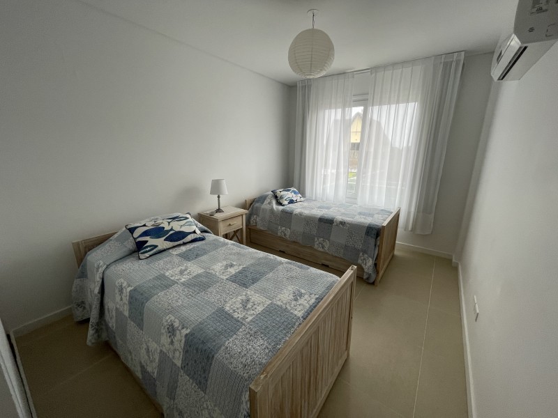 departamento de tres dormitorios en alquiler de la ruta al mar en Manantiales.