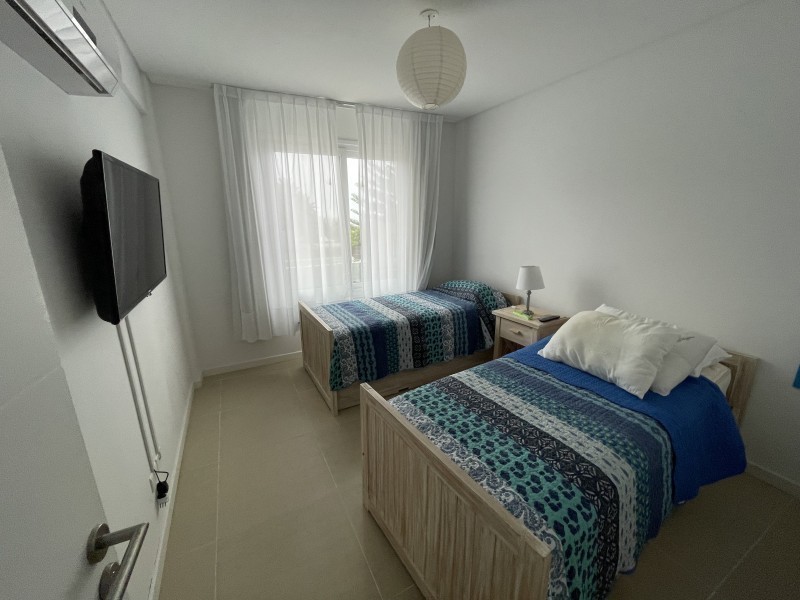 departamento de tres dormitorios en alquiler de la ruta al mar en Manantiales.