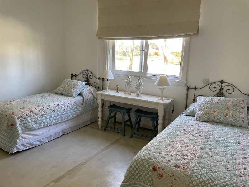 Casa de cinco dormitorios en alquiler en Laguna Blanca