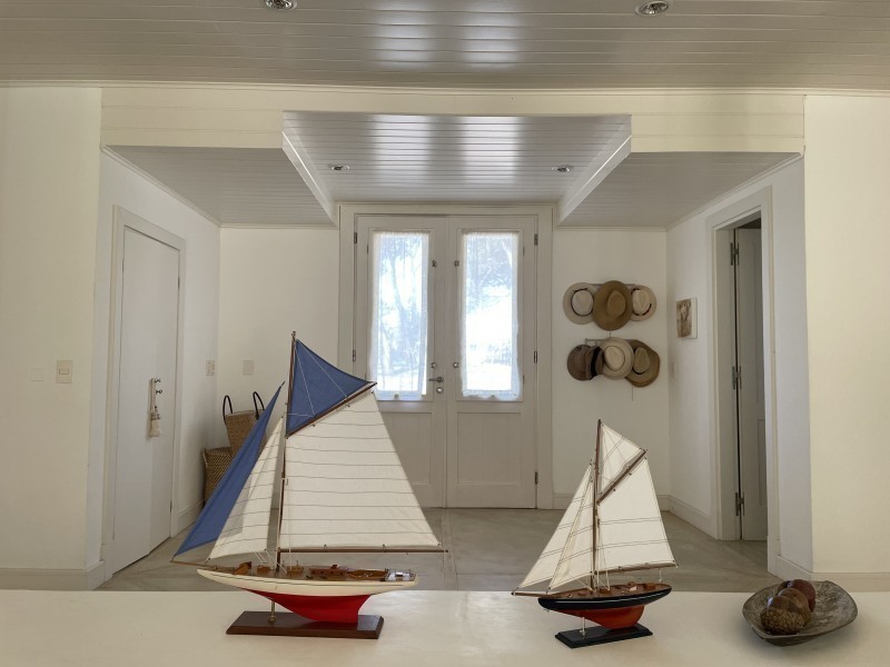 Casa de cinco dormitorios en alquiler en Laguna Blanca