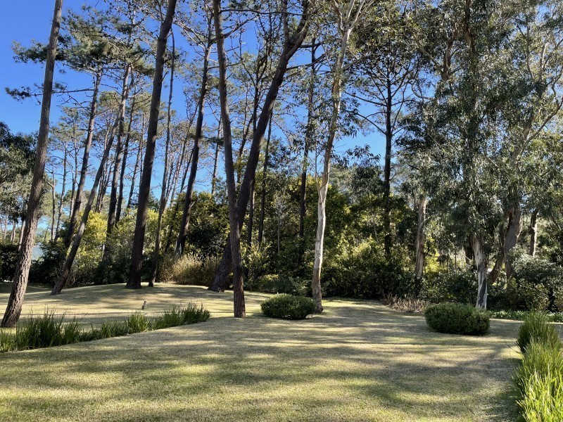 Casa de cinco dormitorios en alquiler en Laguna Blanca