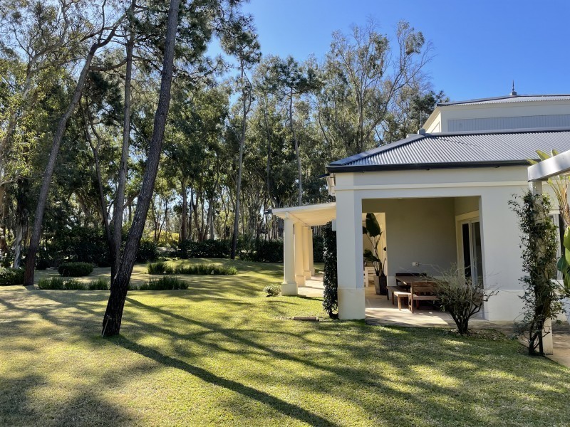 Casa de cinco dormitorios en alquiler en Laguna Blanca
