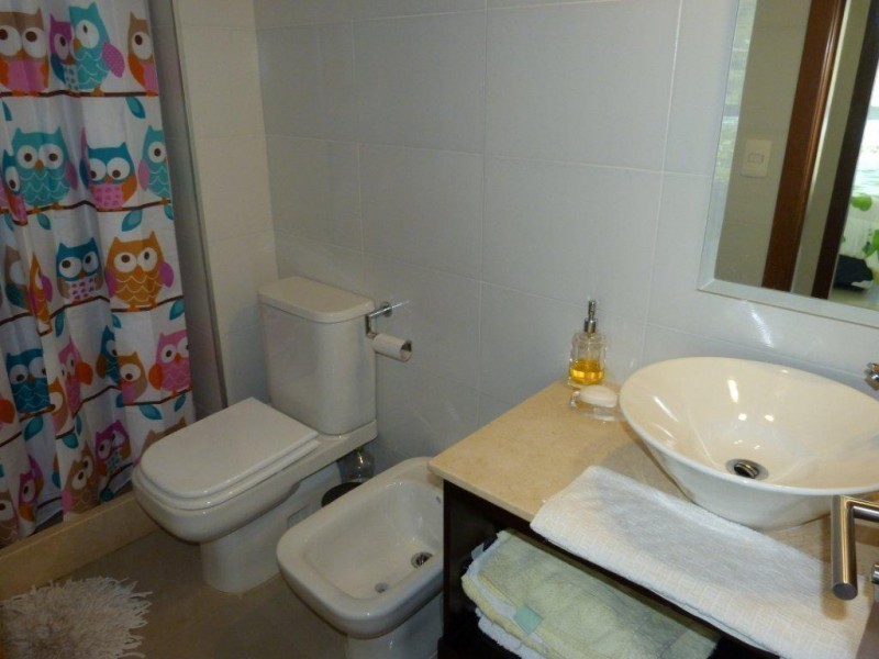 Excelente apartamento dos dormitorios, dos baños con amplias terrazas y vista al mar