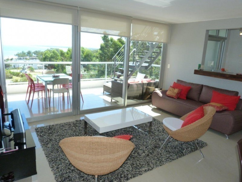 Excelente apartamento dos dormitorios, dos baños con amplias terrazas y vista al mar