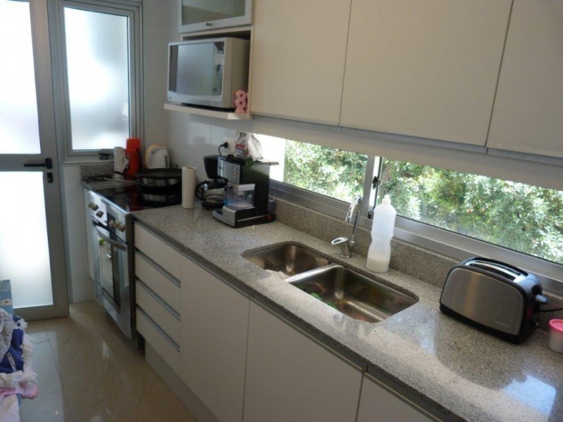 Excelente apartamento dos dormitorios, dos baños con amplias terrazas y vista al mar