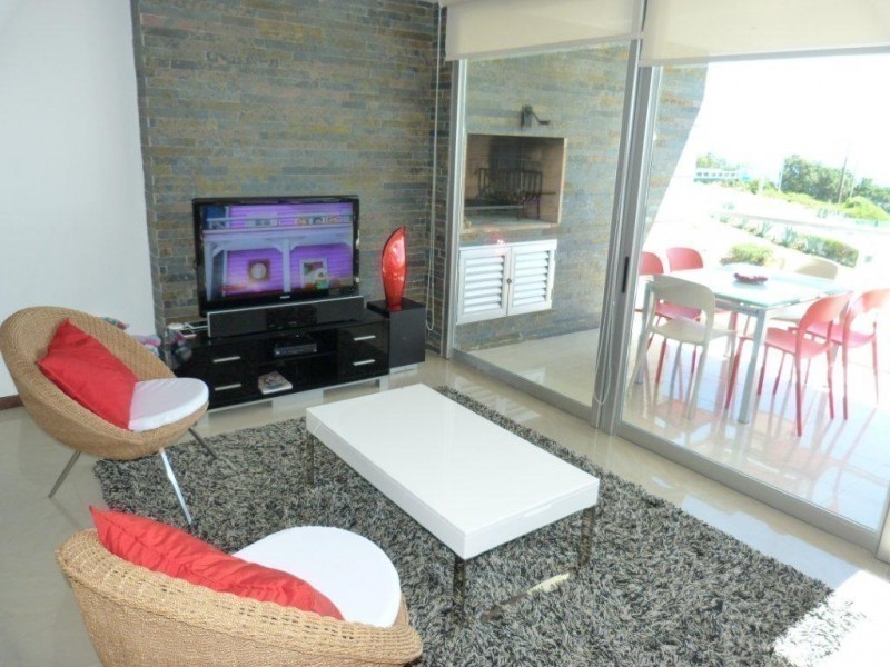 Excelente apartamento dos dormitorios, dos baños con amplias terrazas y vista al mar