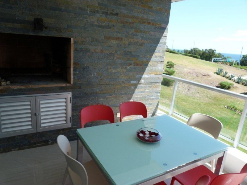 Excelente apartamento dos dormitorios, dos baños con amplias terrazas y vista al mar