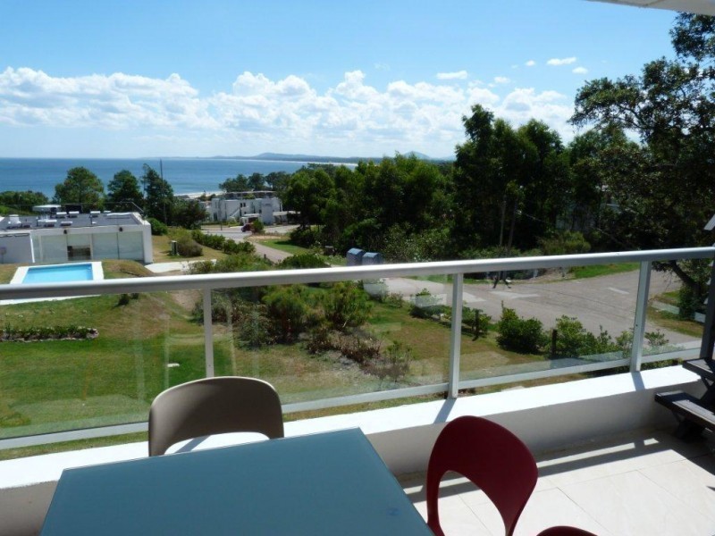 Excelente apartamento dos dormitorios, dos baños con amplias terrazas y vista al mar