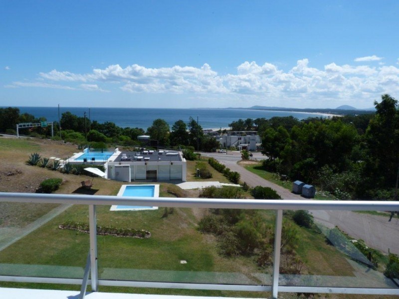 Excelente apartamento dos dormitorios, dos baños con amplias terrazas y vista al mar