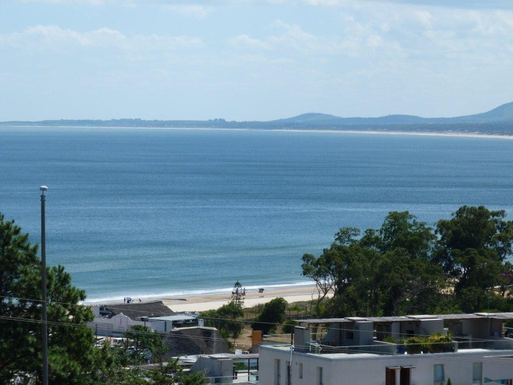 Excelente apartamento dos dormitorios, dos baños con amplias terrazas y vista al mar