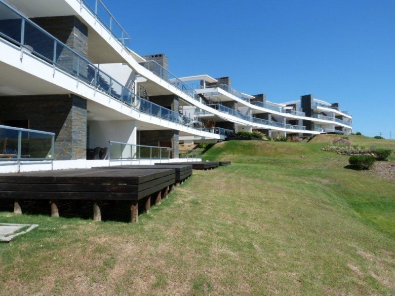 Excelente apartamento dos dormitorios, dos baños con amplias terrazas y vista al mar