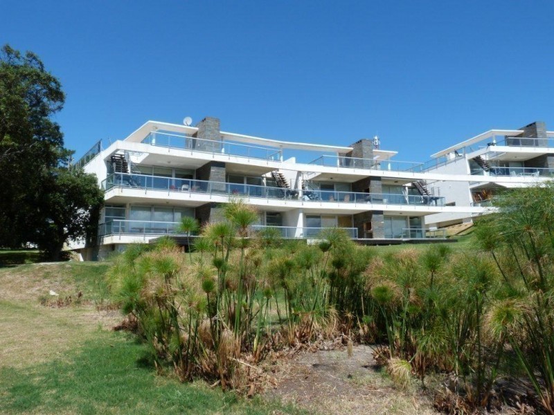 Excelente apartamento dos dormitorios, dos baños con amplias terrazas y vista al mar