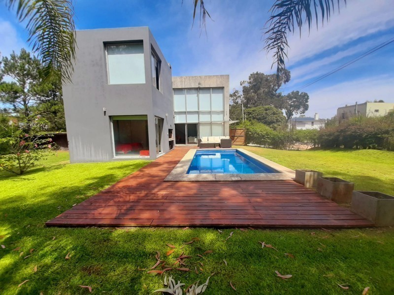Casa en alquiler en La Barra con piscina 