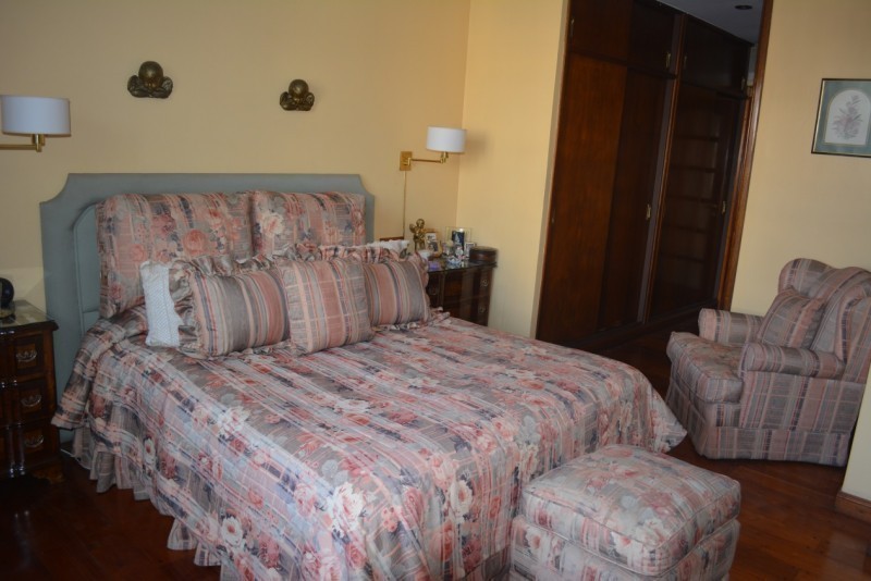 EXCELENTE CASA CON GARAGE - GRAN PLAY ROOM CON PARRILLA