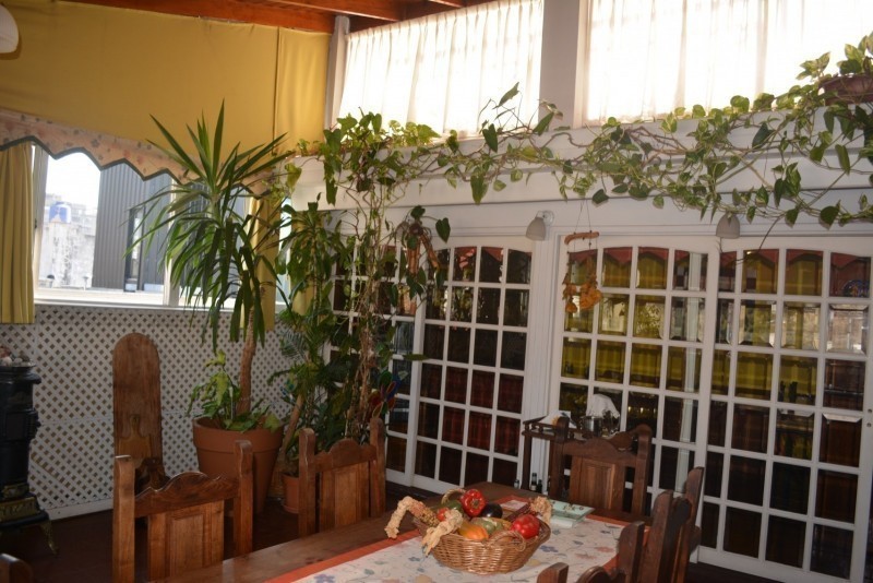 EXCELENTE CASA CON GARAGE - GRAN PLAY ROOM CON PARRILLA