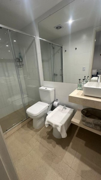 Departamento moderno en alquiler en Manantiales con servicios