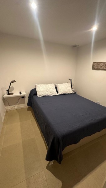 Departamento moderno en alquiler en Manantiales con servicios