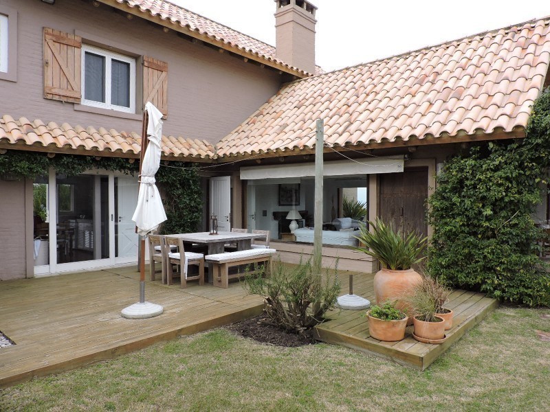 CASA EN ALQUILER EN MONTOYA CON VISTAS AL MAR 