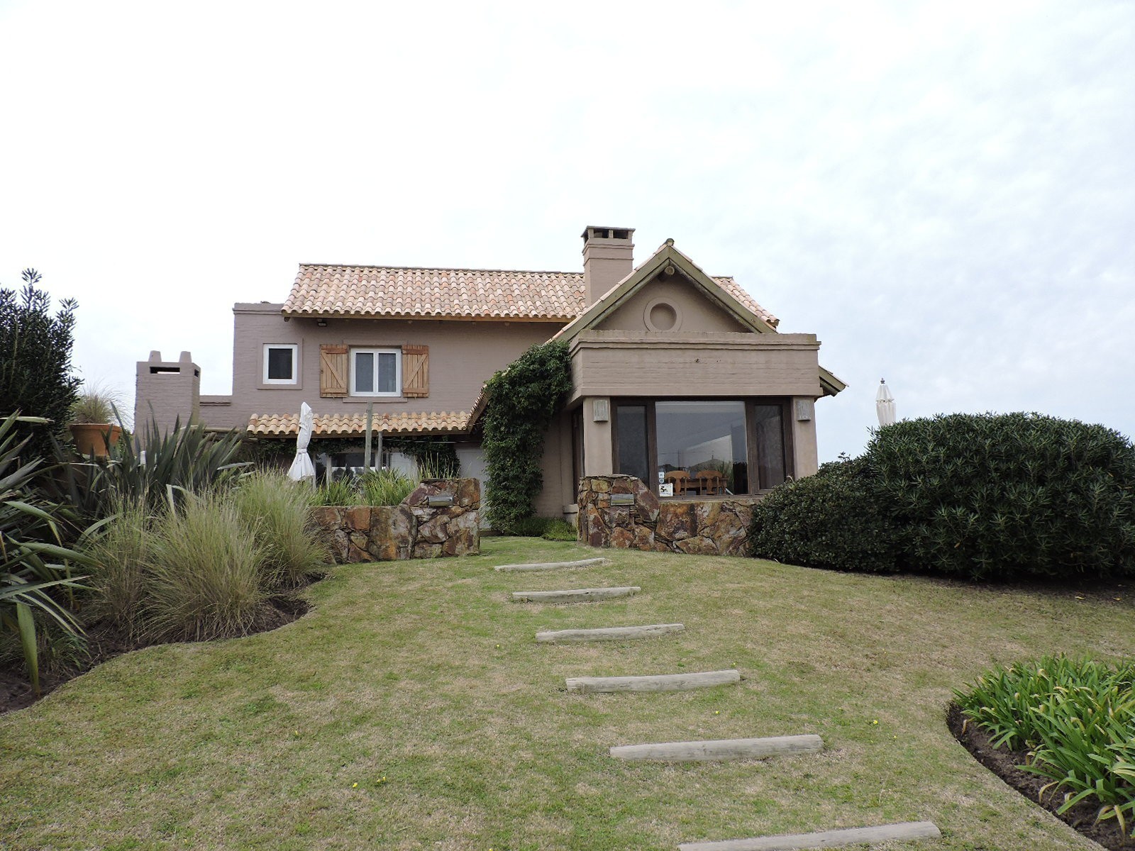 CASA EN ALQUILER EN MONTOYA CON VISTAS AL MAR 