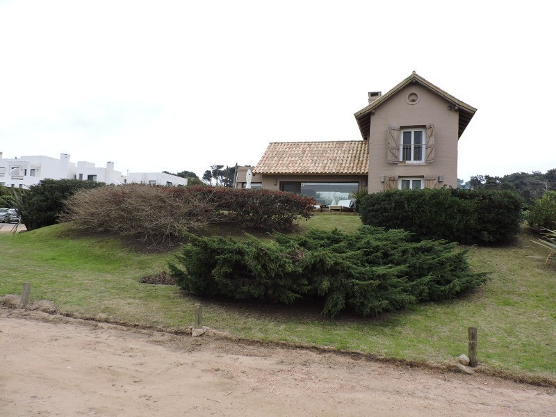 CASA EN ALQUILER EN MONTOYA CON VISTAS AL MAR 