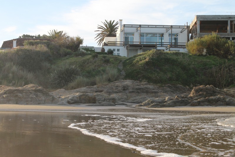 Imperdible casa sobre el agua 
