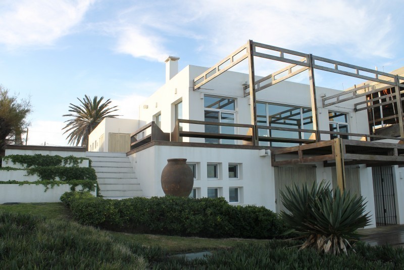 Imperdible casa sobre el agua 