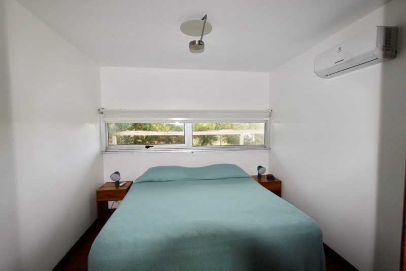 Muy linda casa sobre la laguna de Jose Ignacio