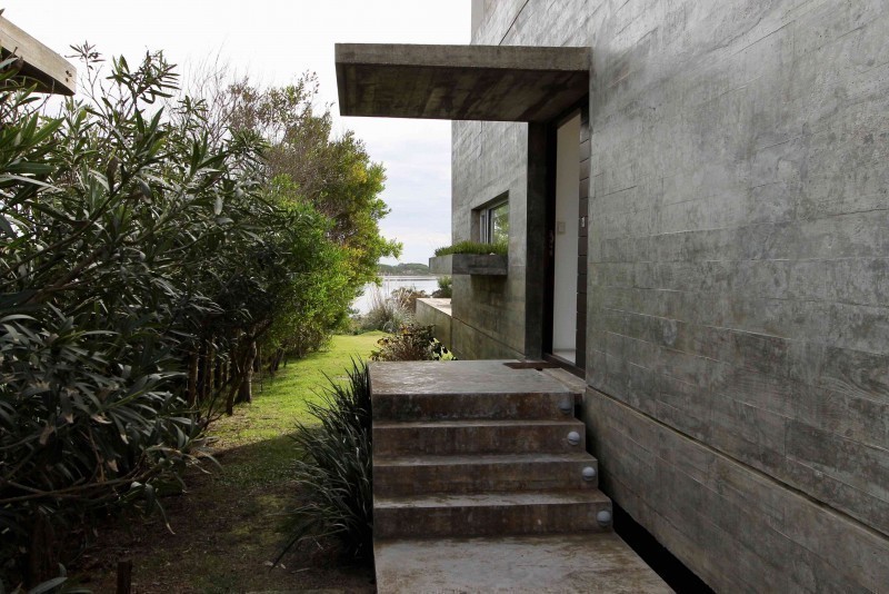 Muy linda casa sobre la laguna de Jose Ignacio